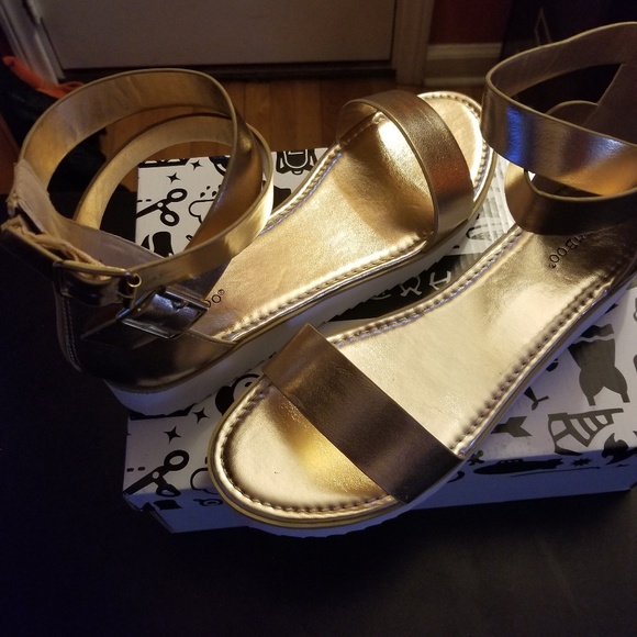 Shoes - Picture 3 of 6